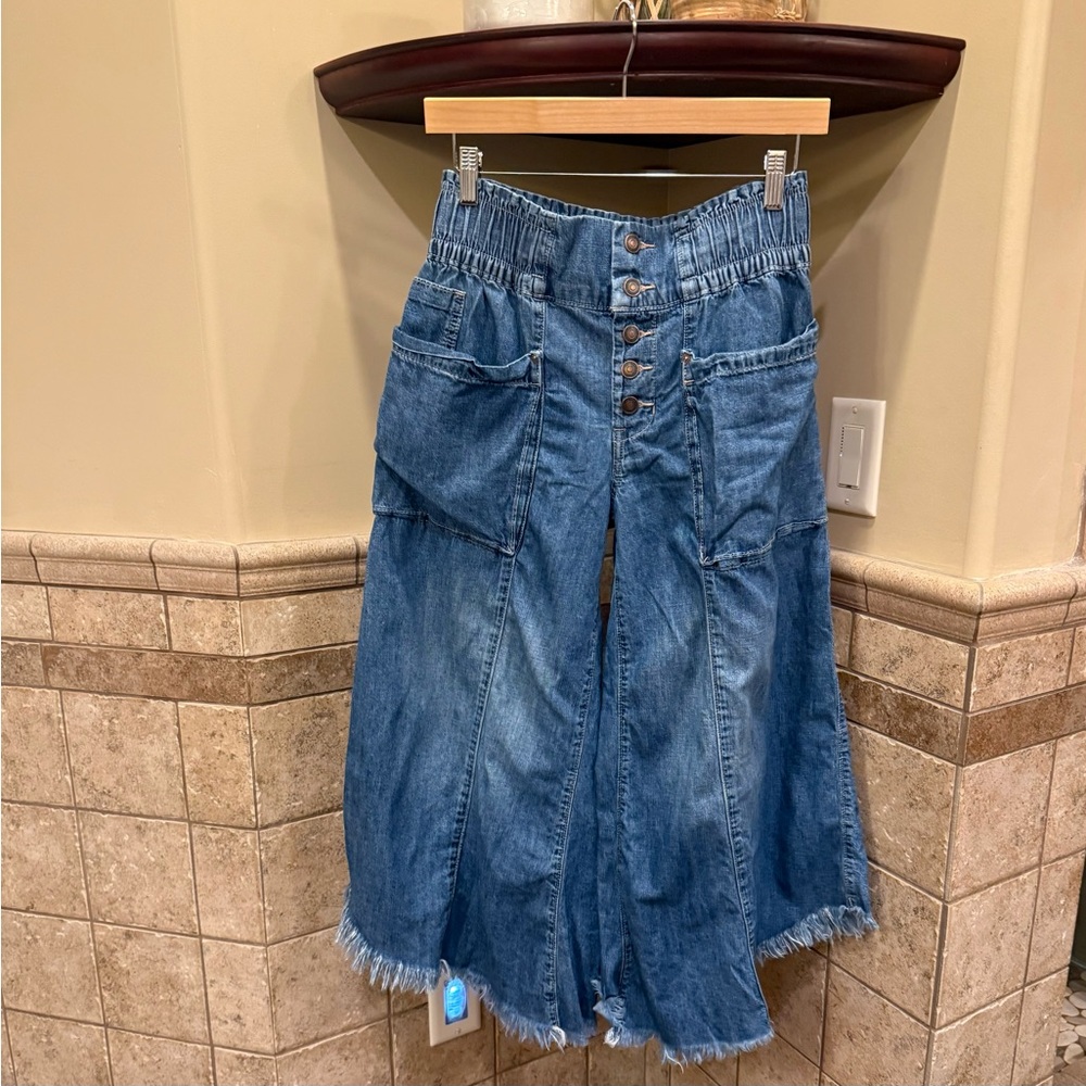 Free People Cropped Wide-Leg Denim Jeans with Frayed Hem - Picture 3 of 5